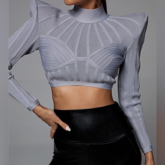 NWT. Gray Structured Long-Sleeve Crop Top - Picture 3 of 5